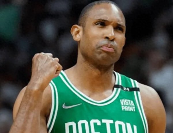 Trận chiến Horford trên sân kh