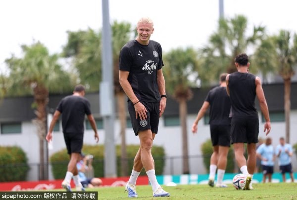 Manchester United Locks Trong 