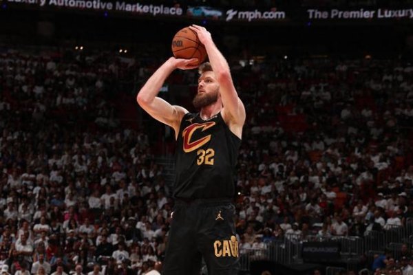 Amico: Mavericks & Hornets